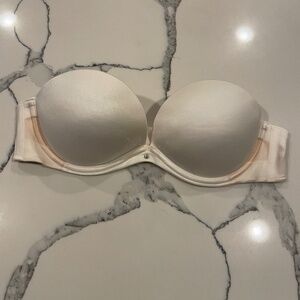 Victoria’s Secret strapless bra
